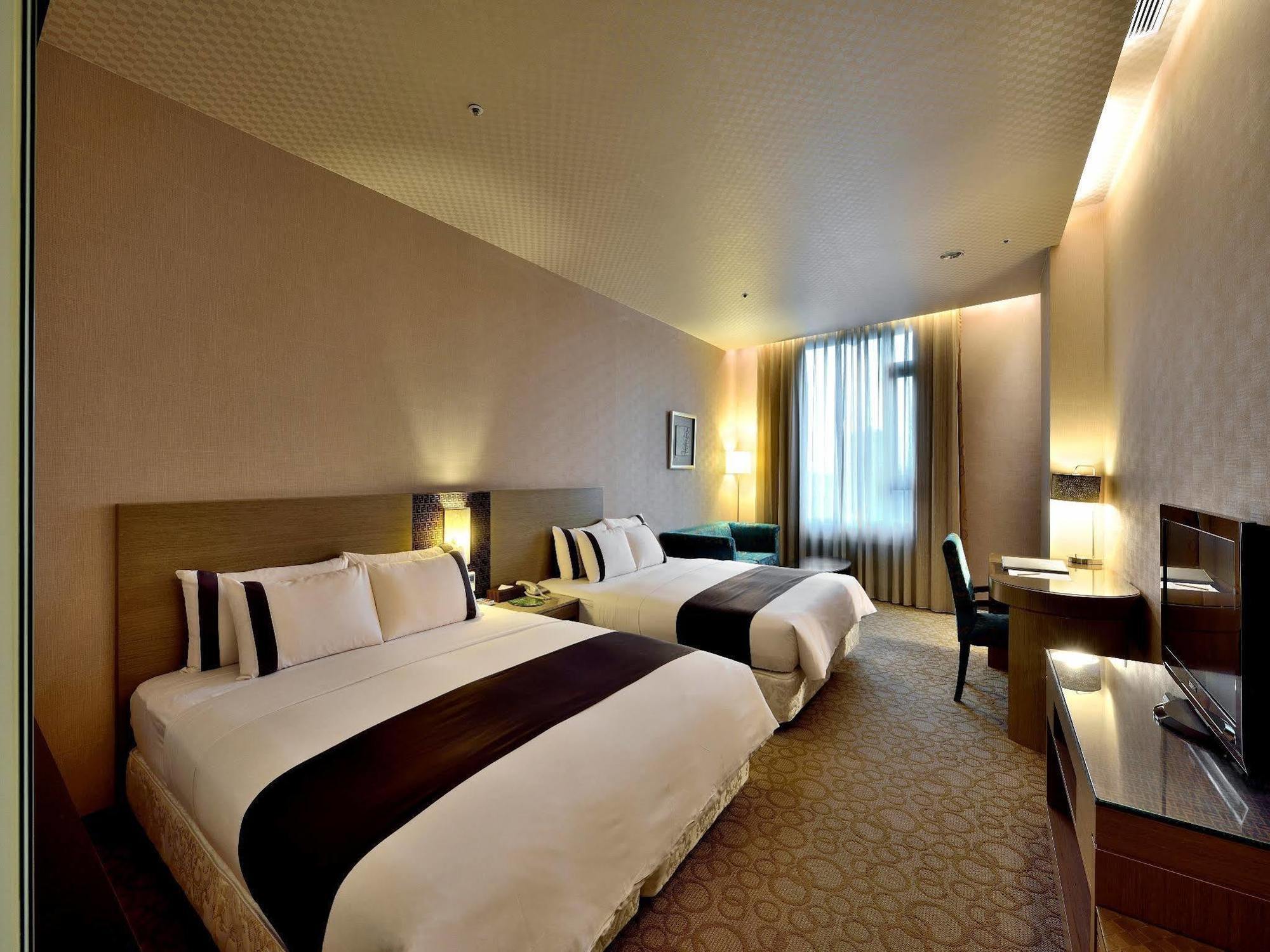 Shinkansen Grand Hotel Тайчжун Экстерьер фото