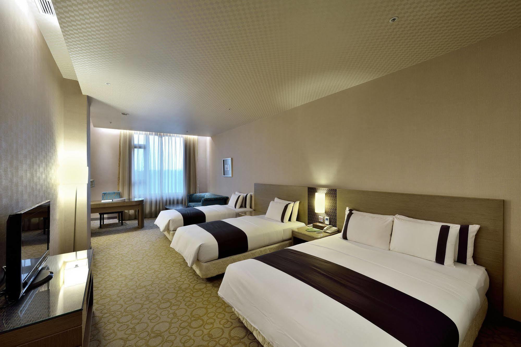 Shinkansen Grand Hotel Тайчжун Экстерьер фото