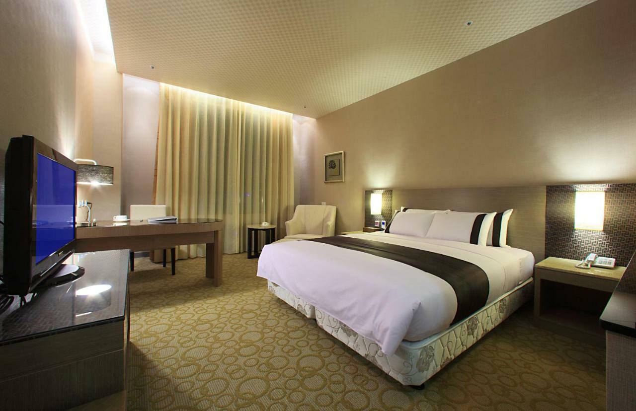 Shinkansen Grand Hotel Тайчжун Экстерьер фото